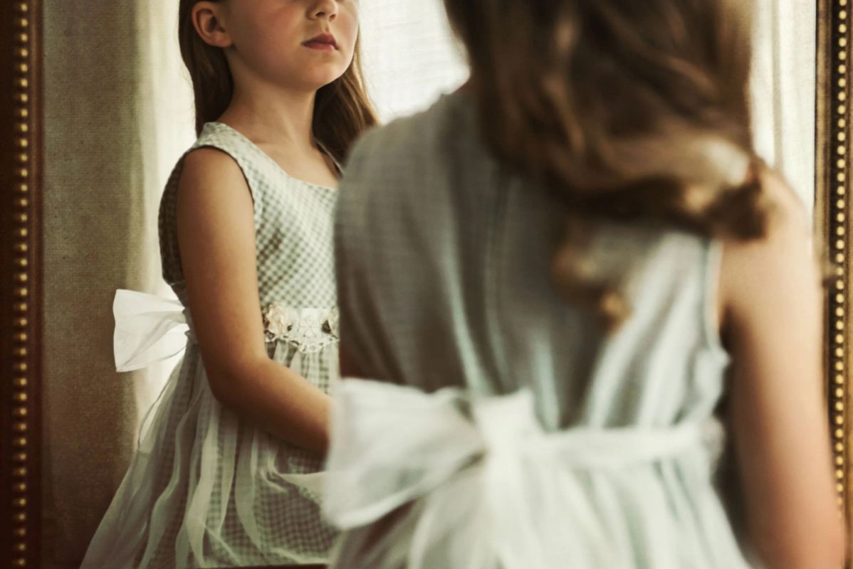 Как детские травмы формируют нашу жизнь: взгляд на нарциссическую травму