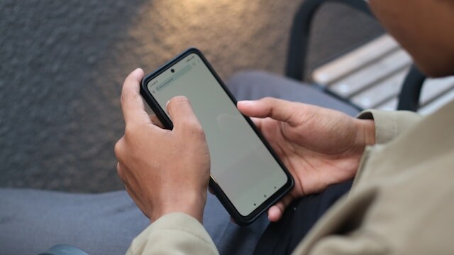 Почему страх остаться без телефона становится проблемой современности?