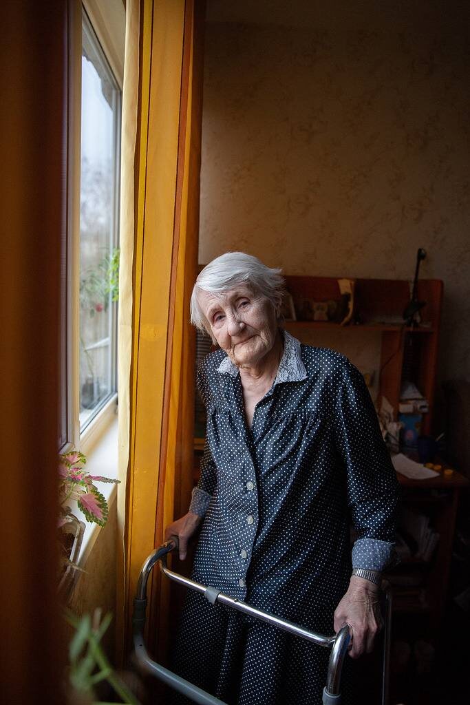 Как зима обостряет одиночество: судьбы одиноких пожилых людей