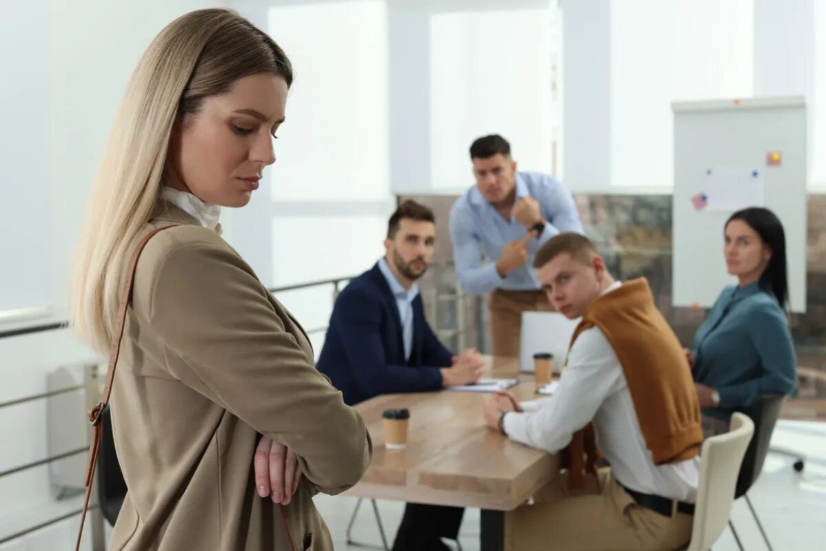 Как сохранить себя в токсичном коллективе: советы и стратегии