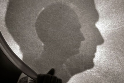 Почему нарцисс ищет отношения, несмотря на страдания?