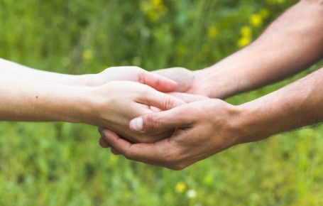 Как перестать спасать других и начать заботиться о себе